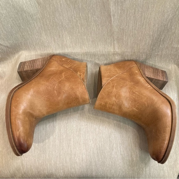 LUCKY BRAND Sz 6 Distressed Stacked  Heel Tulip Top Leather Ankle Booties - Picture 4 of 10